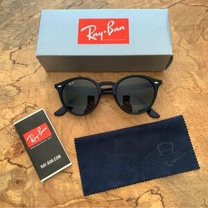 Ray-Ban Sunglasses (RB2180)